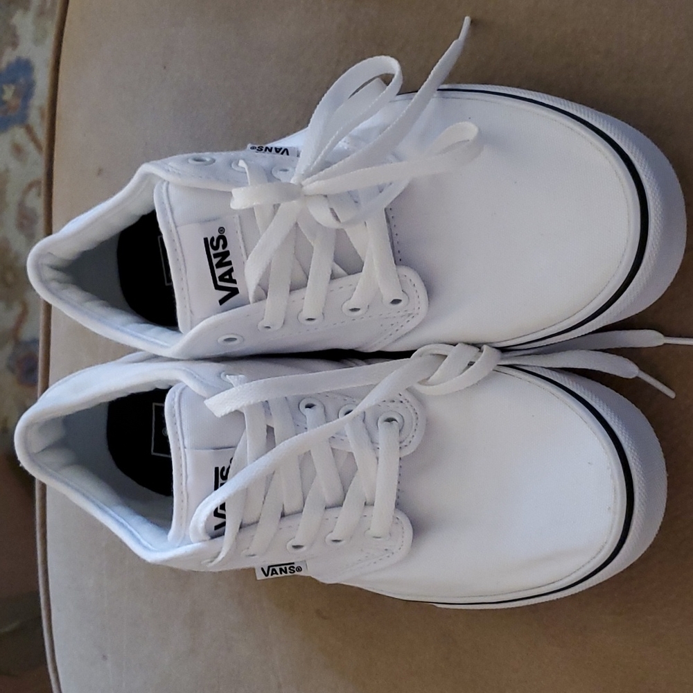 VANS ERA WHITE TENNIS SHOES NWOB